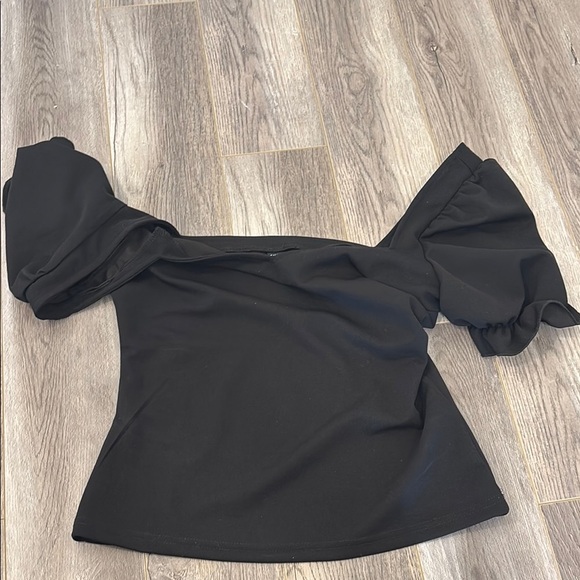 SHEIN Black Puff Sleeve Asymmetrical Blouse - Picture 2 of 6